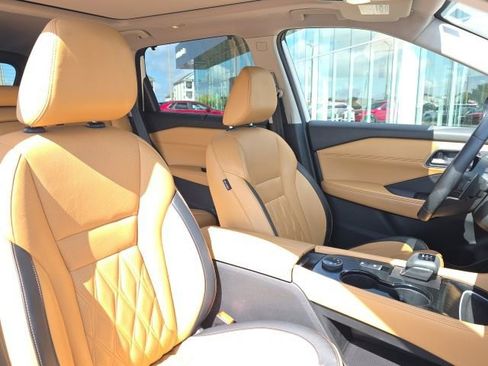 Used 2022 Nissan Rogue Platinum w/ Head-Up Display Package image 10