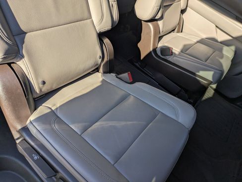 Used 2022 GMC Yukon XL SLT w/ SLT Luxury Package AWD/4WD image 36