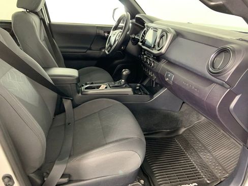 Used 2017 Toyota Tacoma TRD Off-Road w/ Premium & Technology Package image 15