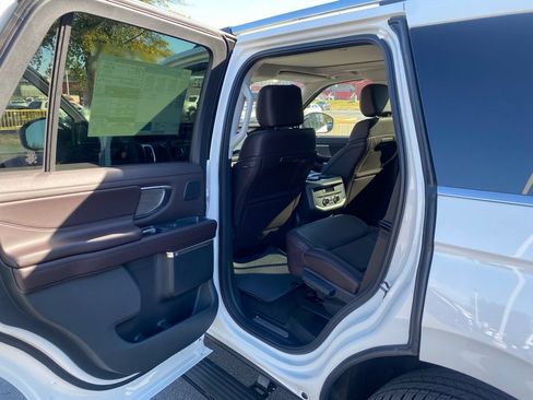New 2025 Ford Expedition Platinum w/ Platinum Ultimate Package AWD/4WD image 29