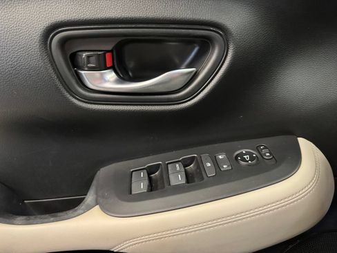 Used 2025 Honda HR-V LX image 19