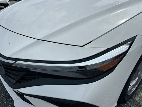 New 2026 Hyundai Elantra SE FWD image 13