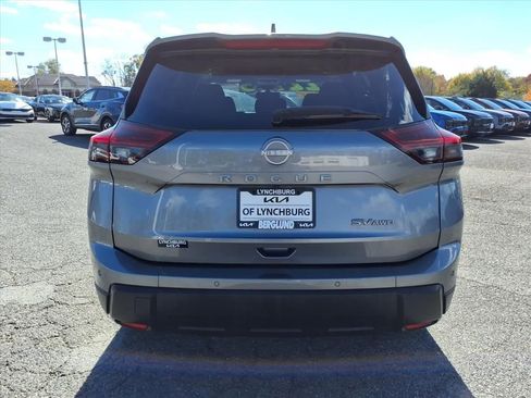 Used 2024 Nissan Rogue SV image 5