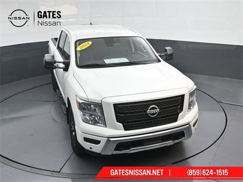 Used 2024 Nissan Titan SV w/ SV Convenience Package image 43