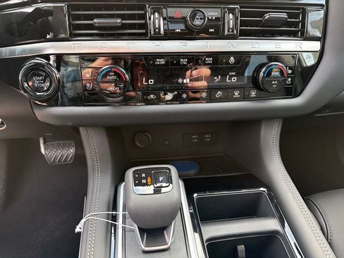 New 2026 Nissan Pathfinder Platinum FWD image 28