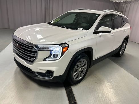 Used 2022 GMC Terrain SLT image 3