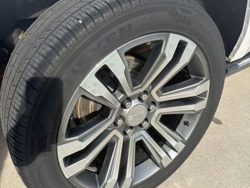 Used 2020 GMC Yukon XL Denali w/ Denali Ultimate Package AWD/4WD image 19