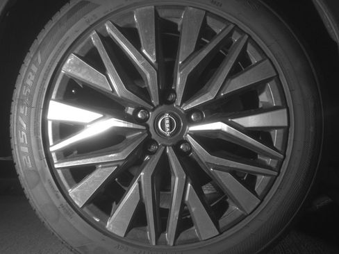 Used 2025 Nissan Altima 2.5 SV FWD image 15