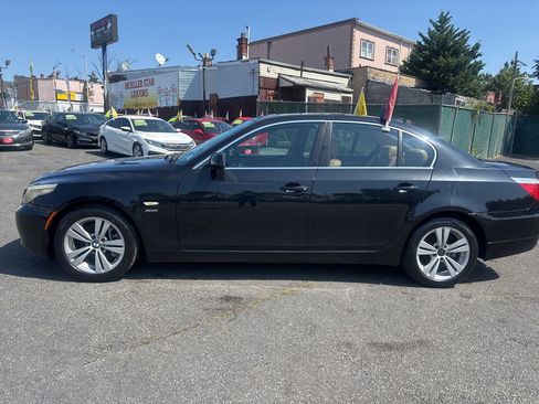 Used 2009 BMW 528i xDrive Sedan AWD/4WD image 3