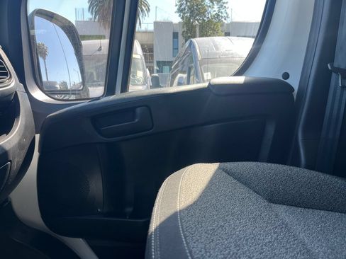 Used 2025 RAM ProMaster 2500 w/ Convenience Group FWD image 15