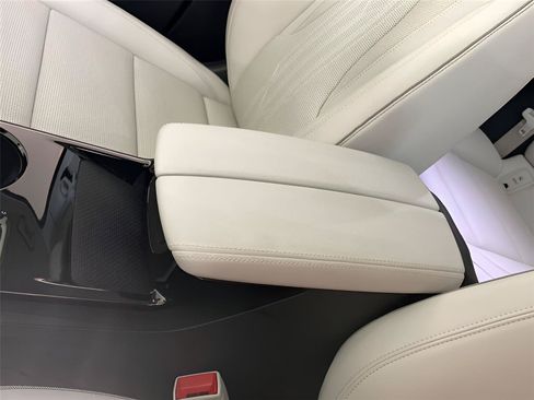 Used 2024 Buick Envision Avenir AWD/4WD image 44