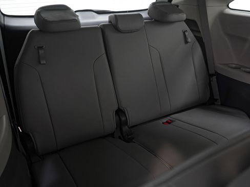 Used 2021 Toyota Sienna XLE image 15