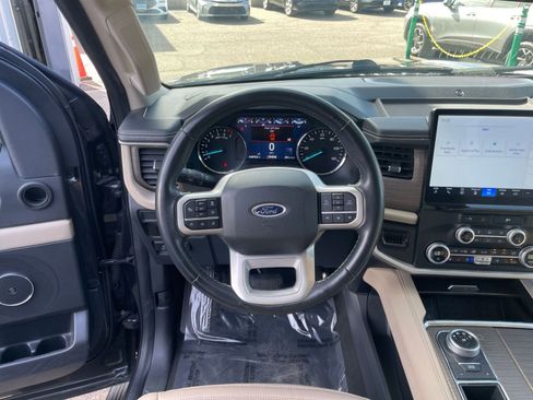 Used 2024 Ford Expedition Limited image 31