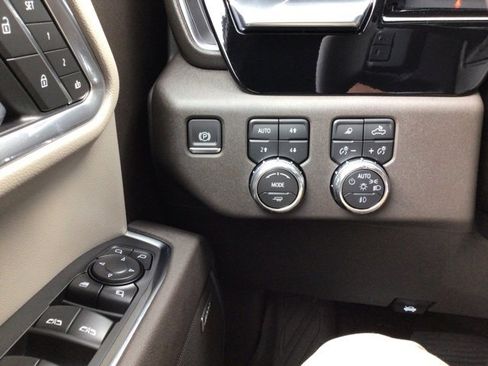 New 2026 GMC Sierra 1500 SLT w/ SLT Convenience Package image 14