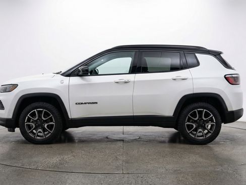 Used 2025 Jeep Compass Trailhawk AWD/4WD image 5