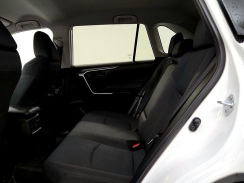 Used 2022 Toyota RAV4 LE AWD/4WD image 21