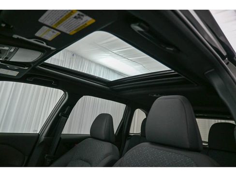 Used 2025 Subaru Forester Premium image 18