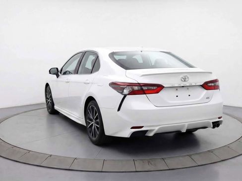Used 2024 Toyota Camry SE image 6