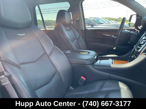 Used 2017 Cadillac Escalade Luxury AWD/4WD image 22