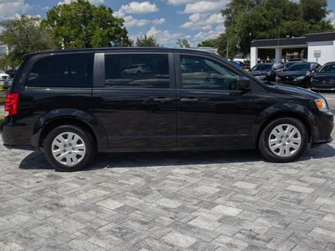 Used 2019 Dodge Grand Caravan SE w/ UConnect Hands-Free Group FWD image 10