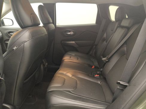 Used 2021 Jeep Cherokee Latitude Lux w/ Comfort/Convenience Group AWD/4WD image 18