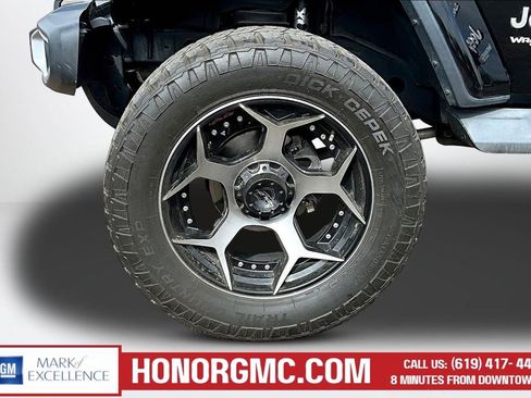 Used 2019 Jeep Wrangler Unlimited Sahara AWD/4WD image 31