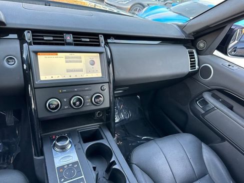 Used 2019 Land Rover Discovery SE image 18