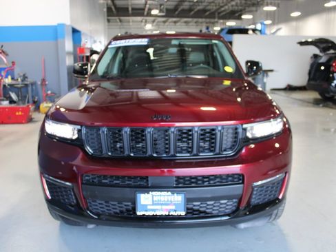 Used 2023 Jeep Grand Cherokee L Limited w/ Black Appearance Package AWD/4WD image 2