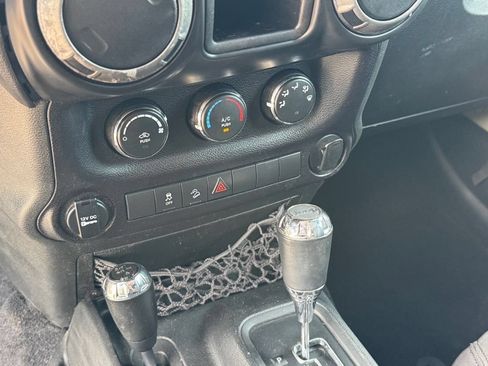 Used 2017 Jeep Wrangler Sport AWD/4WD image 23