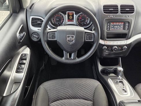 Used 2020 Dodge Journey SE w/ Blacktop Package image 11