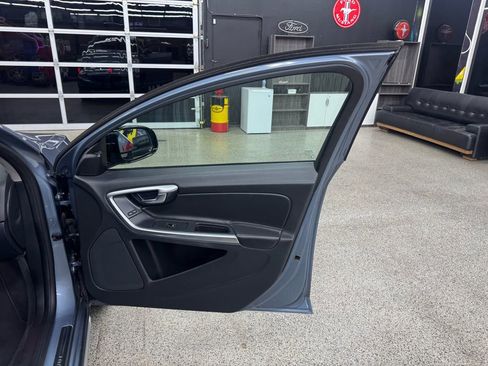 Used 2018 Volvo V60 T5 Cross Country w/ Convenience Package image 19