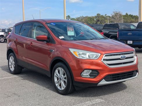 Certified 2019 Ford Escape SE image 2