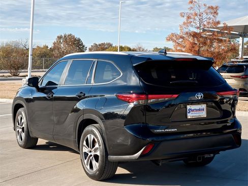 Used 2023 Toyota Highlander XLE image 5