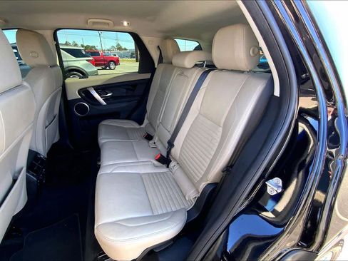 Used 2020 Land Rover Discovery Sport SE image 21