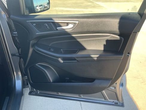Used 2024 Ford Edge Titanium image 32