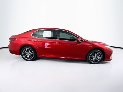 Used 2024 Toyota Camry XLE FWD image 11