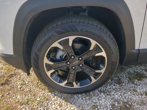 New 2025 Chevrolet Equinox LT w/ Convenience Package II image 11