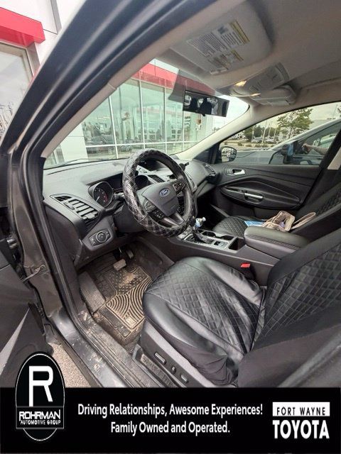 Used 2017 Ford Escape SE w/ SE Cold Weather Package AWD/4WD image 10