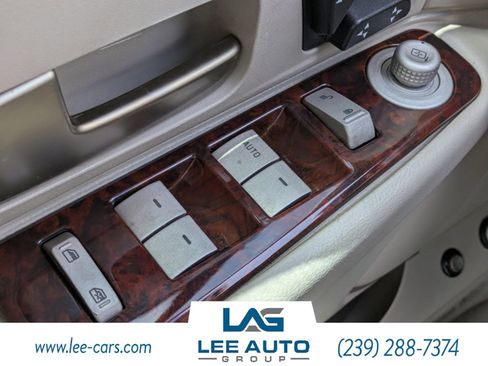Used 2011 Lincoln Town Car Signature Limited RWD image 15