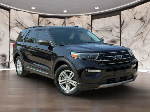 Used 2021 Ford Explorer XLT w/ Equipment Group 202A RWD image 8