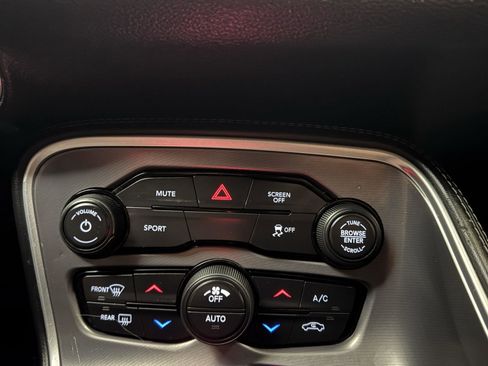 Used 2021 Dodge Challenger SXT image 27