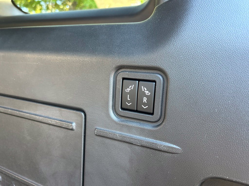 Used 2025 GMC Hummer EV 2X w/ LPO, Sport Package AWD/4WD image 51