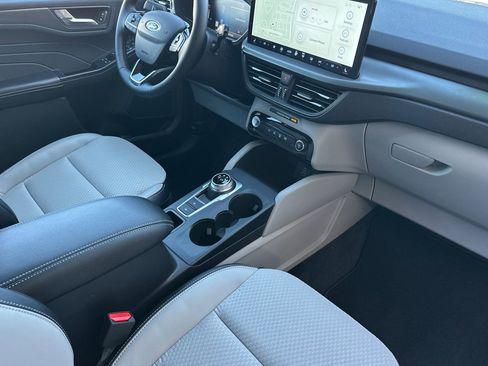 New 2025 Ford Escape SE FWD image 15