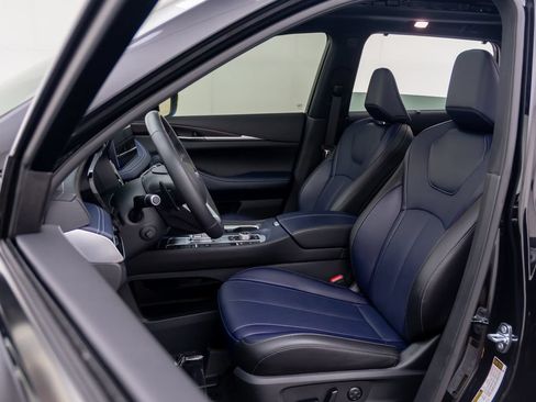 Certified 2026 INFINITI QX60 Sport w/ Dark Cargo Package AWD/4WD image 16