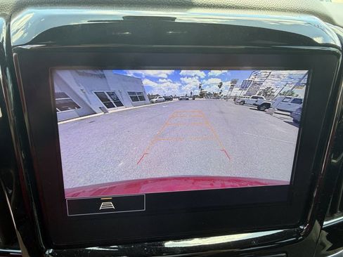 Used 2023 Chevrolet Traverse LT FWD image 14