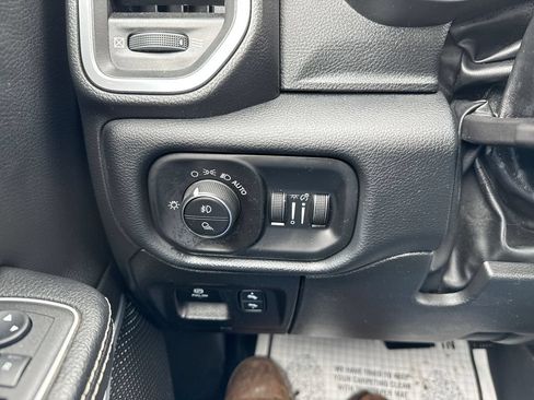 Used 2022 RAM 1500 Laramie AWD/4WD image 18