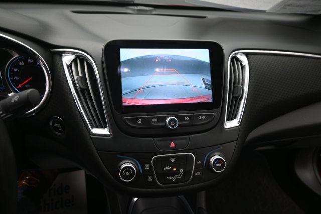 Used 2017 Chevrolet Malibu LT FWD image 33
