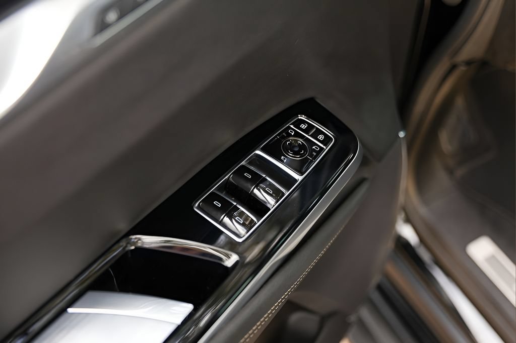 Certified 2025 Cadillac Escalade Sport w/ LPO, ONYX Package AWD/4WD image 20