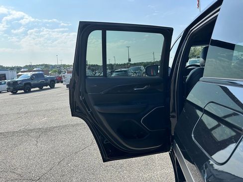 Used 2022 Jeep Grand Cherokee Altitude image 11