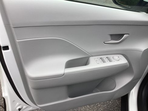 Used 2025 Hyundai Kona SE FWD image 14